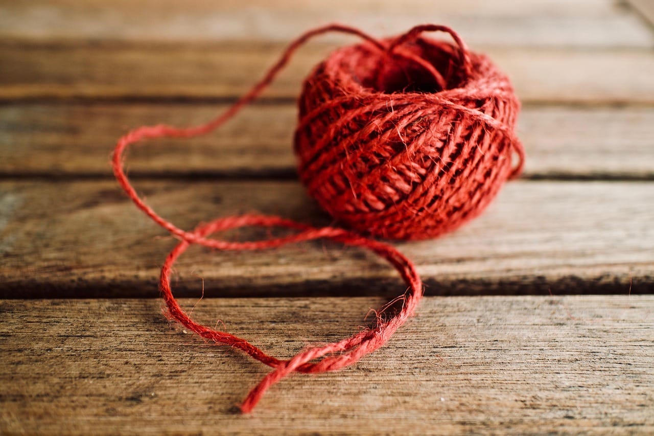 Darning wool in small skeins. I chose colours that do not match, on purpose.