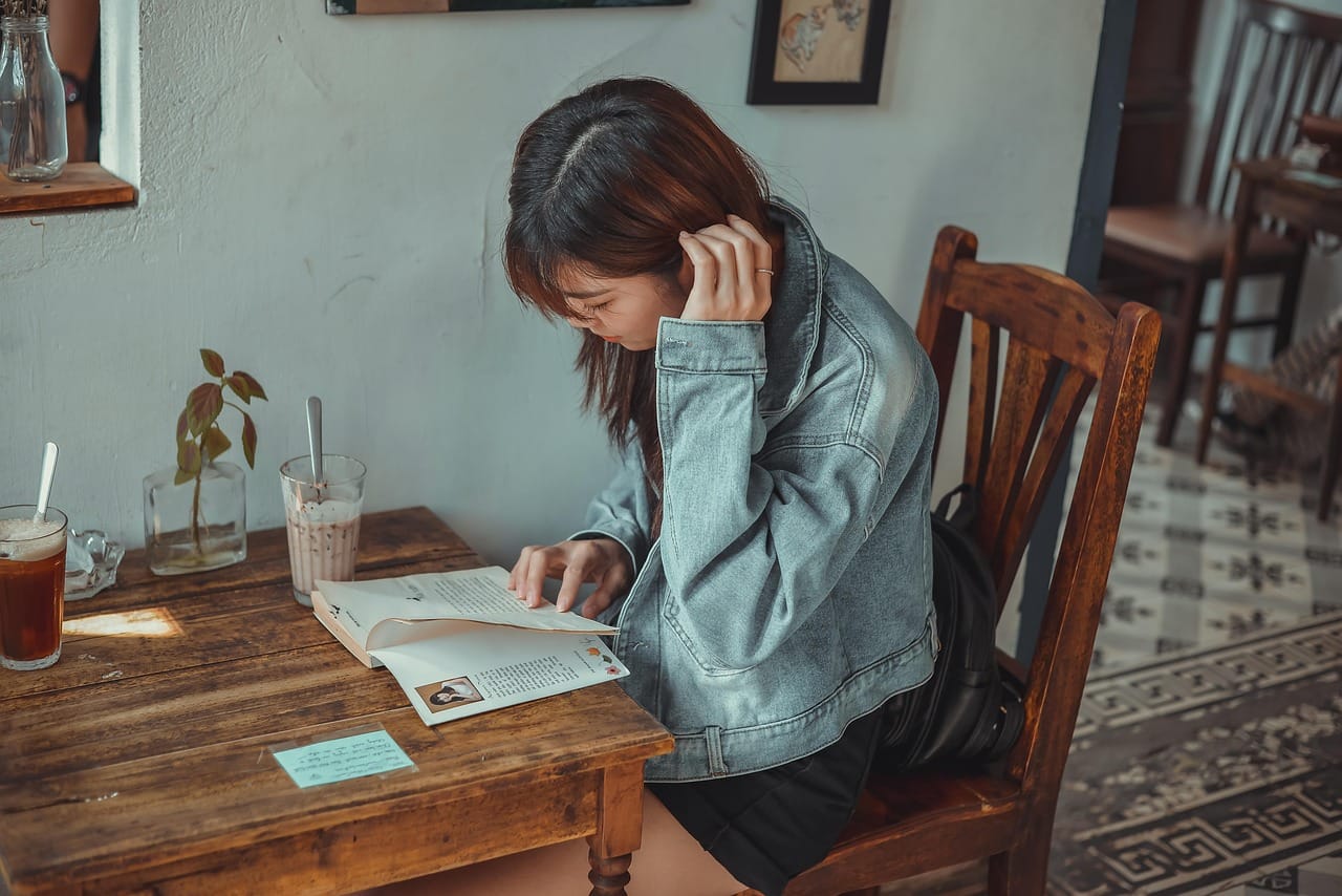 Tuesday mornings: a coffee, a notebook and forty-five minutes of conversation.